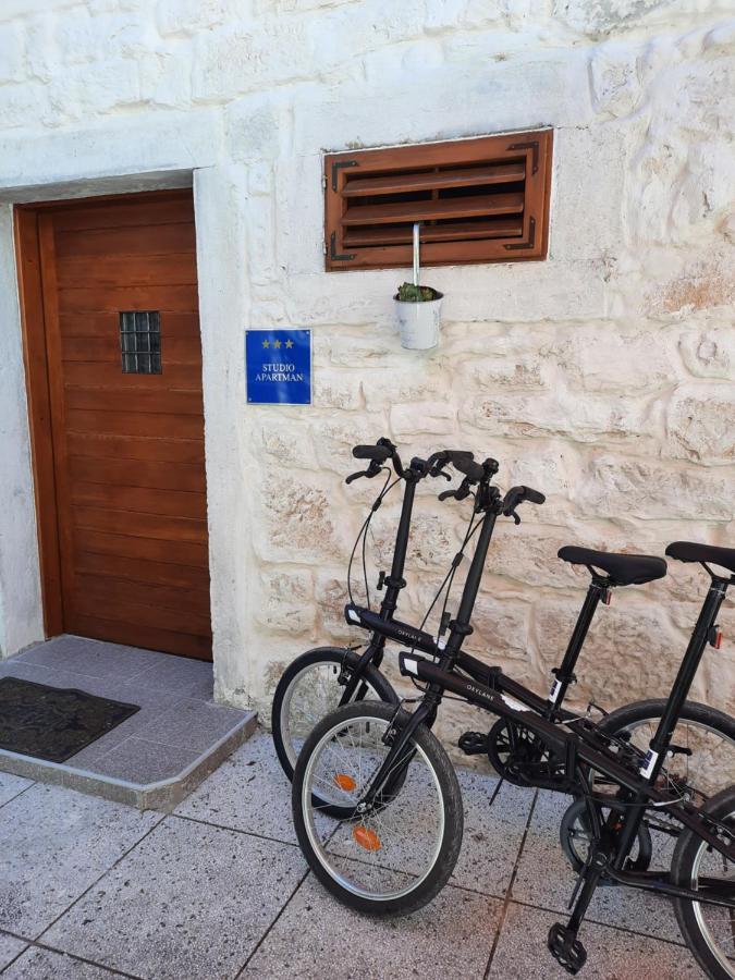 Joseph'S Yard Apartment Rovinj Exterior photo