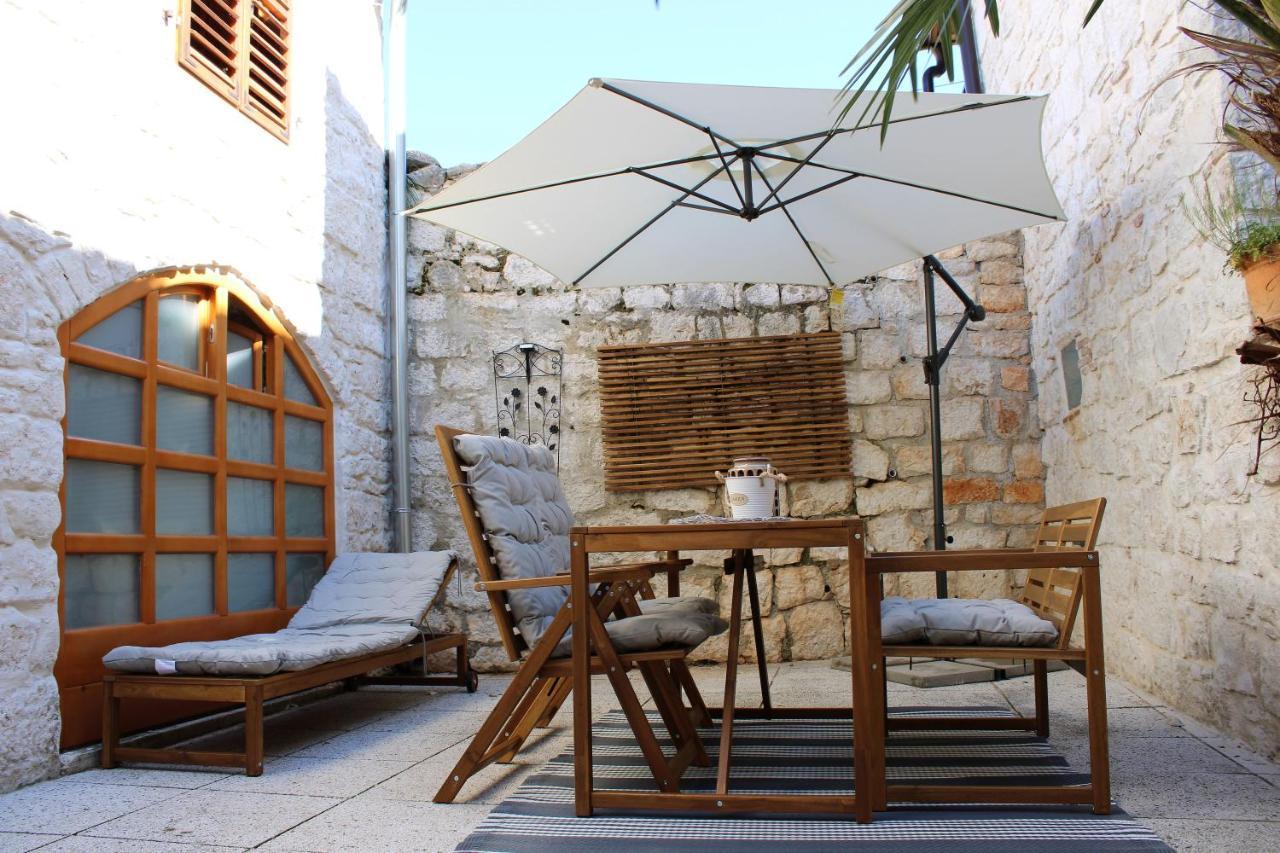 Joseph'S Yard Apartment Rovinj Exterior photo